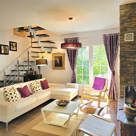 Seaside Serenity Stylish 3-bedroom *