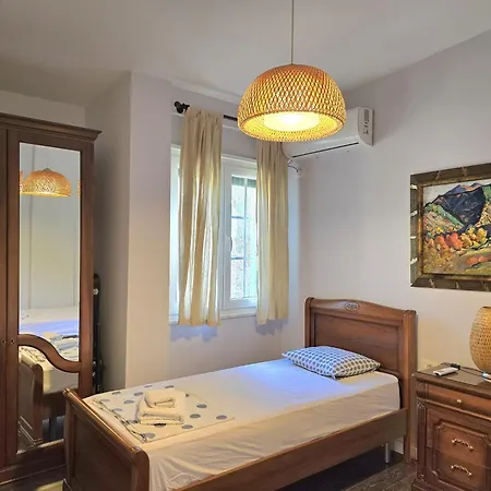 Seaside Serenity Stylish 3-bedroom Villa *