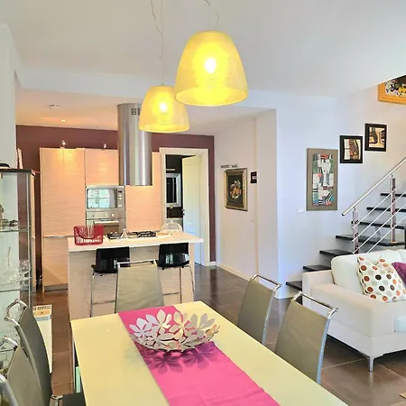 Seaside Serenity Stylish 3-bedroom Villa Plazhi San Pietro