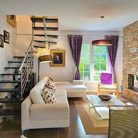 Villa Seaside Serenity Stylish 3-bedroom *